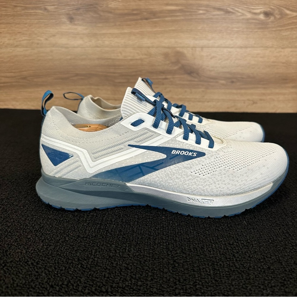 Mens Brooks Size 11 Ricochet 3 Running Shoes White Grey Blue 1103611D199